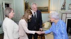 Zemana prijala v Buckinghamskom paláci kráľovná Alžbeta II.