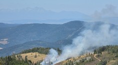 FOT+VIDEO: Kojšovu hoľu zachvátili plamene. Hasiči už druhý deň bojujú aj s požiarom v Súľovských skalách