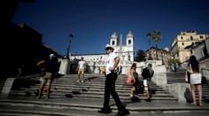 Nové pravidlo pre turistov v Ríme: Za sedenie na vyhľadávanom mieste je mastná pokuta