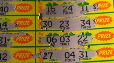 Žreb zakúpený vo večierke mu zmenil život. Muž bez domova vyhral obrovský jackpot