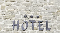 Oproti vlaňajšku návštevnosť v hoteloch klesla o 98,5 %