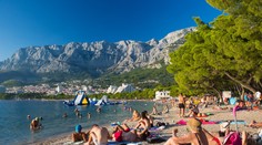 Slováci sa vracajú z dovoleniek s tŕňmi morských ježkov aj popŕhleninami od medúz