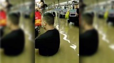 Hrôza v Číne: Voda sa valila aj metrom. Ľudia stáli na sedadlách, aby sa neutopili