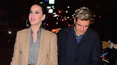 Zásnuby s Orlandom? Katy Perry s obrovským drahým kameňom na prstenníku