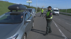 Lístky sa rýchlo míňajú a policajti sa chystajú do terénu. Sviatky budú rušné na cestách aj vo vlakoch