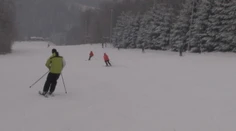 Malebná dedinka sa mení na lyžiarsky raj. Sneh je prírodný a ceny priateľské