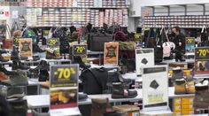 Novoročné výpredaje sú v plnom prúde: Zisťovali sme, ktoré produkty sa oplatí kupovať