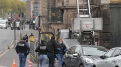 Zatkli ďalších piatich podozrivých z krádeže šperkov v Louvri