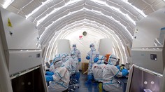 Británia kúpi až 90 miliónov dávok experimentálnej vakcíny proti koronavírusu