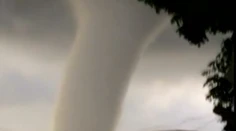 Čínske mesto zasiahlo monštruózne tornádo. Ničilo a zabíjalo