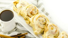 Kysnuté škoricové hniezda s jablkami v slanom karameli a mascarpone krémom