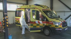 V prvej vlne im tlieskali, teraz na nich útočia. Strávili sme deň so záchranármi