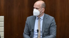 Kovbojka v parlamente: G. Grendel vykázal z rokovacej sály M. Suju, ten oblial I. Matoviča