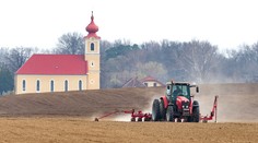NAKA obvinila dve poľnohospodárske firmy z pokusu o podvod