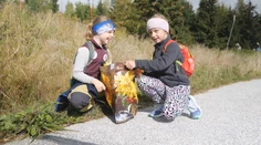 Z Tatier už vyniesli viac ako 65 ton cudzieho odpadu. Niektorí turisti ho schovávajú aj medzi skaly