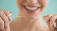 Pri umývaní zubov nezabudnite na základnú vec. Jej používanie prekvapivo znižuje riziko mŕtvice