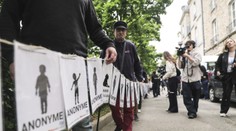 Najmladšia zo stoviek obetí mala 1 rok, najstaršia 70. Pedofilný chirurg spoznal trest