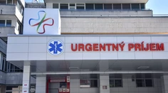 Na urgentnom príjme v NÚDCH napadli záchranára. Agresívne správanie je bežné, tvrdia