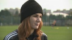 Je jedinou ženou v realizačnom tíme trnavského Spartaka. Počas procedúry jej hráč bizarne zlomil nos