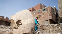 V káhirskom slume objavili prastarú sochu faraóna