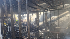 VIDEO: Ohnivé peklo pri Hlohovci. Plamene šľahali do obrovských výšok, vybuchovali plynové fľaše