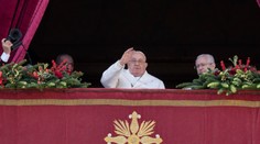 Pápež predniesol vianočné požehnanie Urbi et Orbi. Vyzval všetkých ľudí, aby sa snažili umlčať zbrane