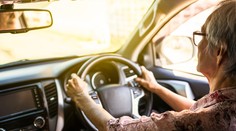 Pre peniaze cez mŕtvolu. Ženy vzali so sebou do banky telo mŕtveho spolubývajúceho, aby im vyplatili pár stoviek z jeho účtu