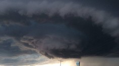 Zničujúca sila prírody zachytená objektívmi. Tornádo sa prehnalo Spojenými štátmi