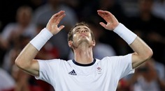Andy Murray sa odhlásil z Ausralian Open, päťnásobný finalista zvažuje operáciu