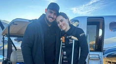 Prvá fotografia Petry Vlhovej po nešťastnom páde. S ortézou a barlami, ale úsmev na tvári jej nechýba