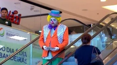 Prehnali to? V tejto skrytej kamere tiekli nervy