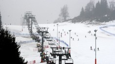 Veľká tragédia v lyžiarskom stredisku. Ruku 5-ročného chlapca zachytil stroj, nemal šancu prežiť