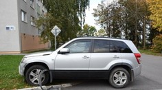 Opitý v Poprade nabúral, auto nechal na križovatke a odkráčal do podniku. Teraz čelí obvineniu