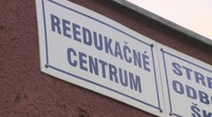 Mali ju škrtiť a udierať. V prípade brutálneho útoku na vychovávateľku v polepšovni obvinili dve tínedžerky