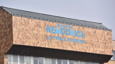 Desivý prípad v Bratislave: Muž s mečom sa v nemocnici vyhrážal personálu zabitím