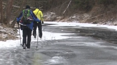 Nádherný úkaz. V Slovenskom raji zamrzla roklina, ľudia sú nadšení