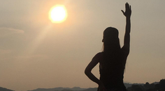 Suchárka Victoria sa odviazala. Pár drinkov a aj vrtieť bokmi vie