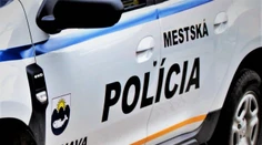 Nový trik podvodníkov. Chodia po domoch a ponúkajú opravy, polícia varuje obyvateľov