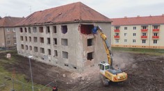 Nekompromisné riešenie. V Partizánskom deložovali už 200 rodín, bytovky postupne búrajú