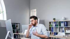 Obyčajný kašeľ môže signalizovať zákerné ochorenie. Lekári varujú pred podcenením príznakov
