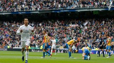 Real i Barca víťazne, Atlético zakoplo. O titule sa rozhodne v poslednom kole