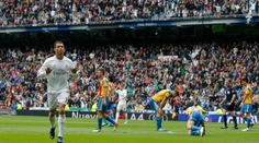 Real i Barca víťazne, Atlético zakoplo. O titule sa rozhodne v poslednom kole
