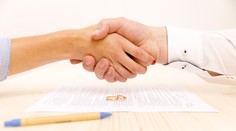 Sobášili sa, aby dostali povolenie k pobytu na Slovensku. Polícia obvinila 15 osôb