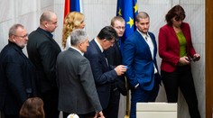 Parlament nezvolil žiadneho kandidáta na sudcu ÚS, vzťahy medzi Mostom a Smerom sú na bode mrazu