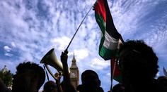 FOTO: V Londýne sa konala propalestínska demonštrácia. Polícia zadržala 890 osôb