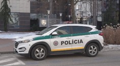 Dráma na úrade v Trenčíne. Vtrhol tam vyzbrojený muž a zaútočil na policajtov
