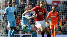 Manchester United remizoval so Stoke City, Tottenham zdolal City