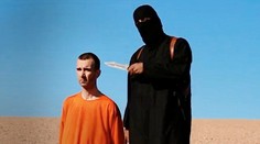 Militanti z IS zverejnili videozáznam popravy britského rukojemníka