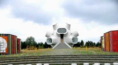 Najabsurdnejšie stavby socializmu. Dostala sa tam aj jedna od nás