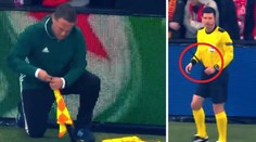 VIDEO: Kómedia s vlajkou v hlavnej úlohe. Čo to v Liverpoole stváral čiarový rozhodca?